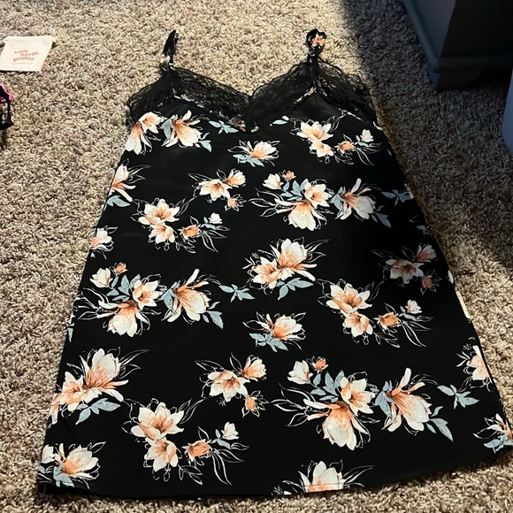 Socialite‎ Dress - Picture 4 of 4